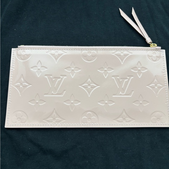 Louis Vuitton Felicie zippy pouch Very gently used- great condition! - Picture 6 of 9